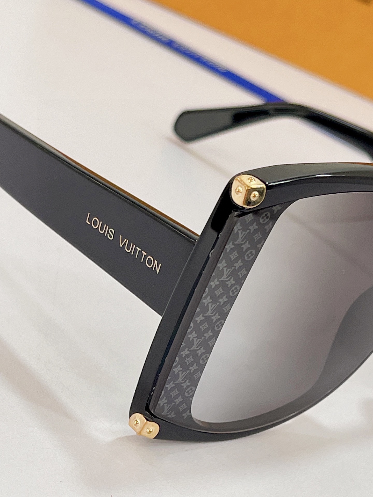 Louis Vuitton Black Z1294W In The Mood Oversized Sunglasses Louis Vuitton
