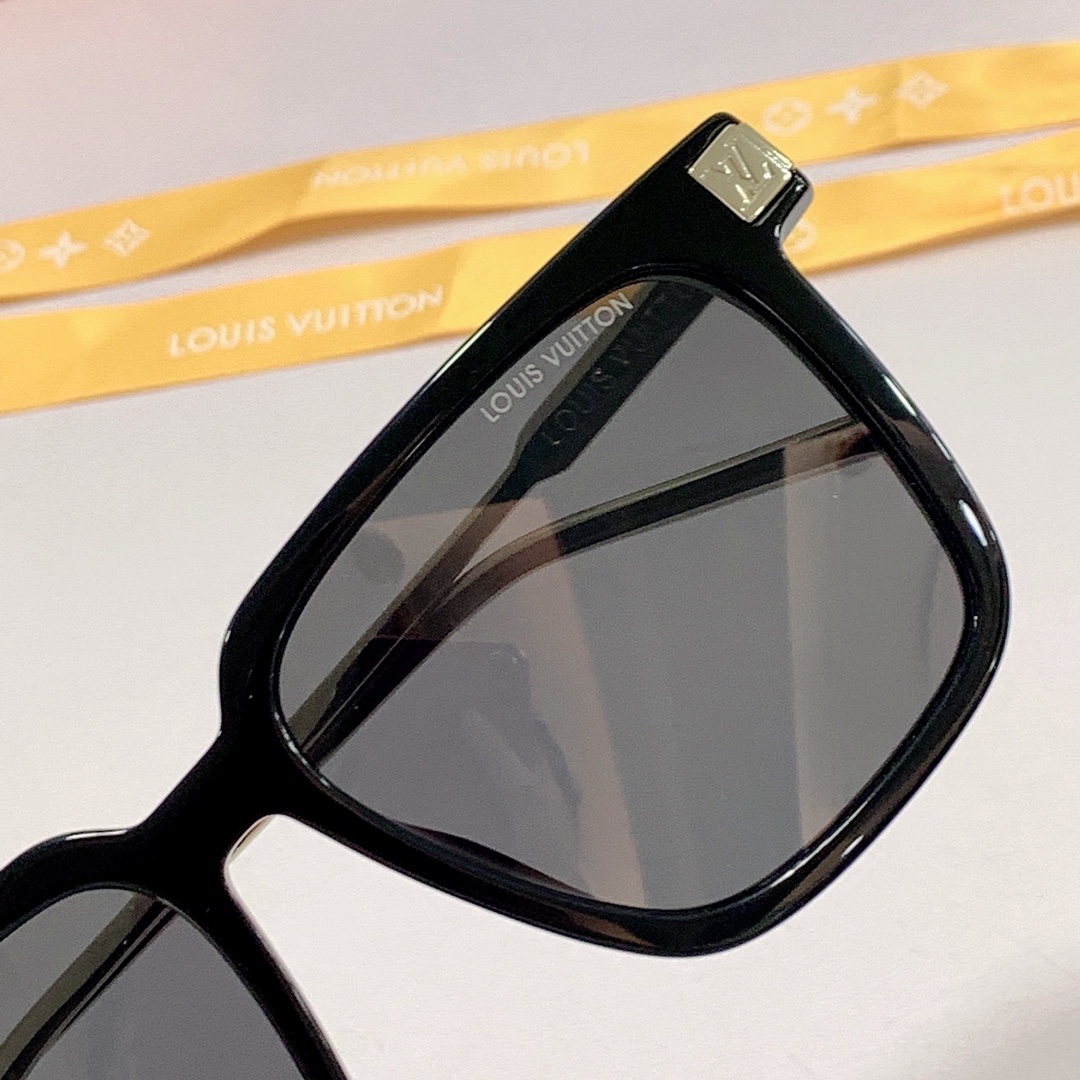 Shop Louis Vuitton Lv Rise Square Sunglasses (Z1667W, Z1668W