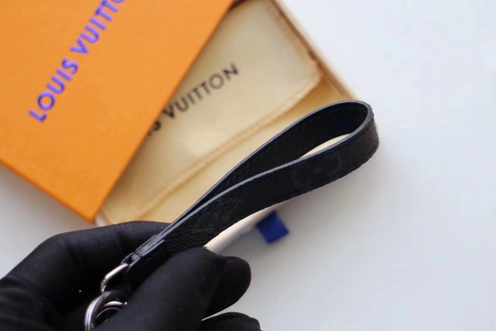 Louis Vuitton Dragonne bag charm & key holder (M61950)【2023】