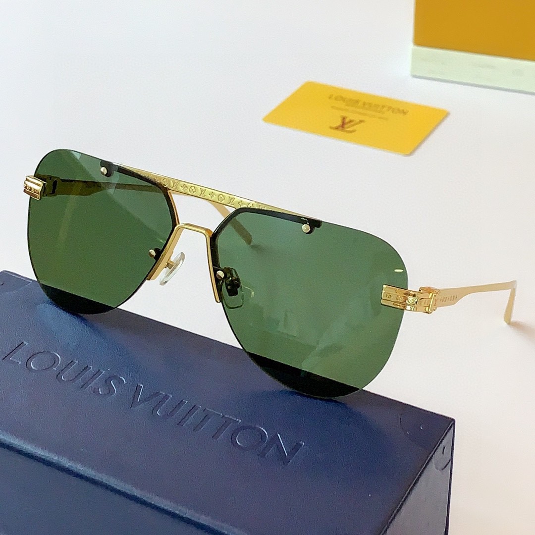 Louis Vuitton LV Ash Sunglasses Gold Metal. Size W