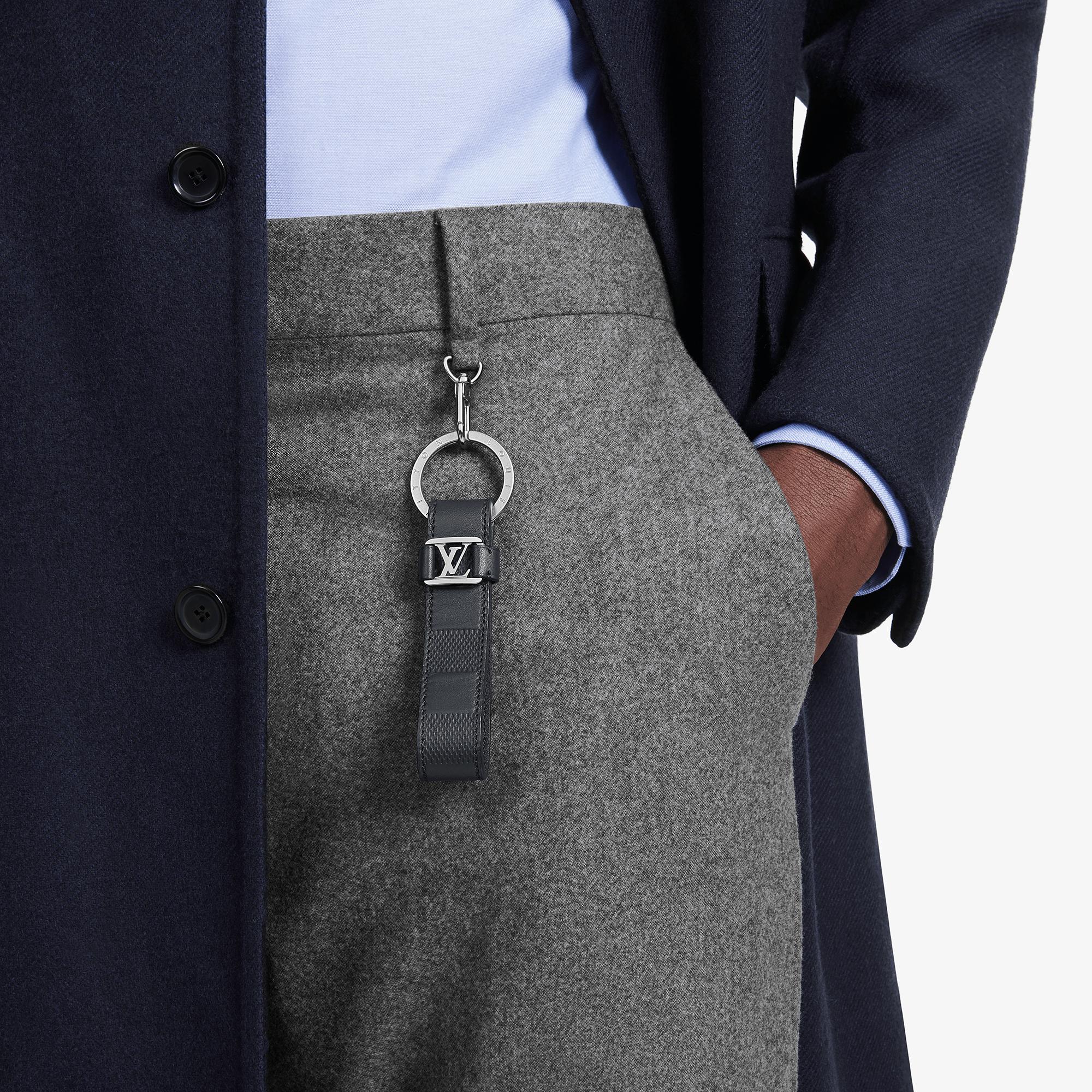 Louis Vuitton LV Dragonne key holder in Black – Accessories M62710