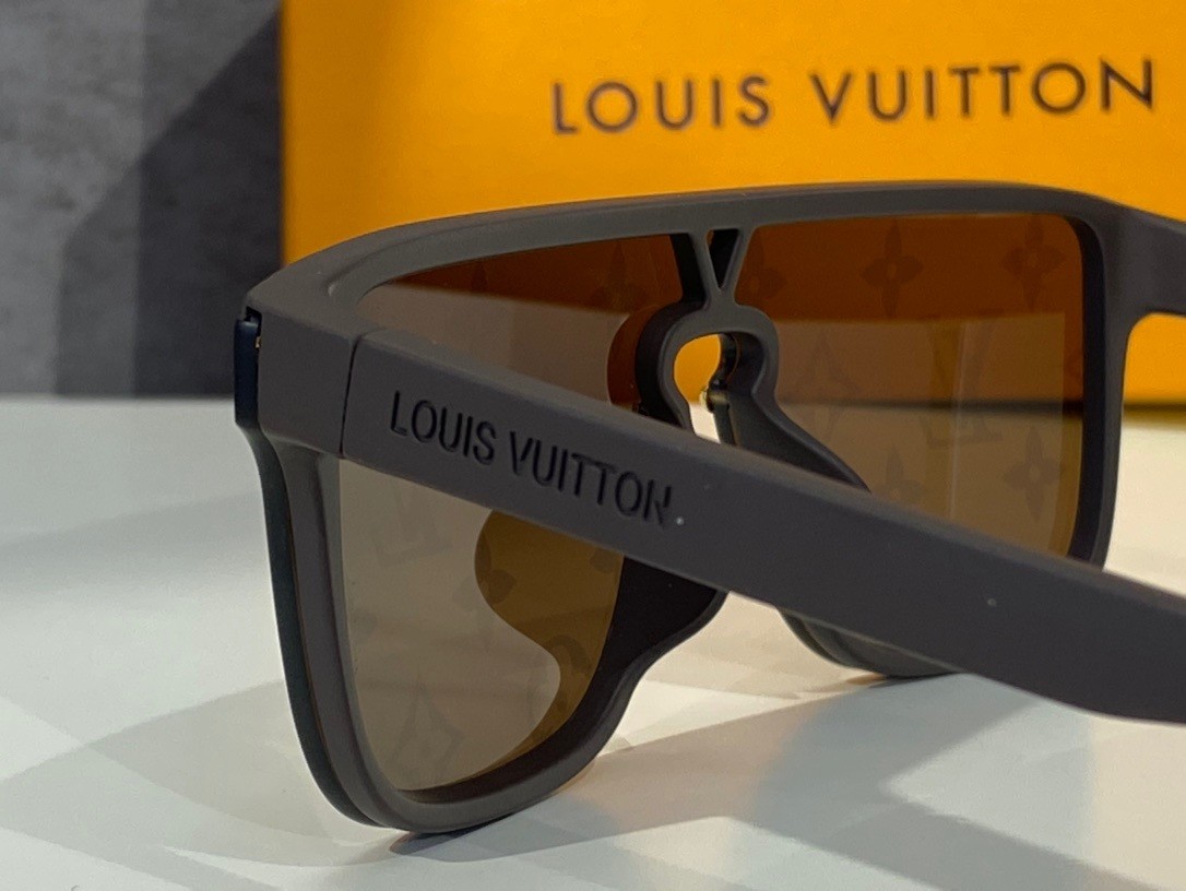 Louis Vuitton Brown Monogram Waimea Sunglasses – Savonches
