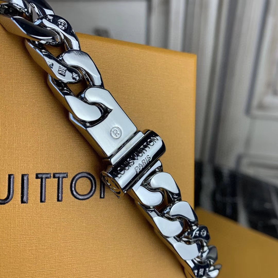 Buy Louis Vuitton LOUISVUITTON Size:- M68272 Collier Metal LV