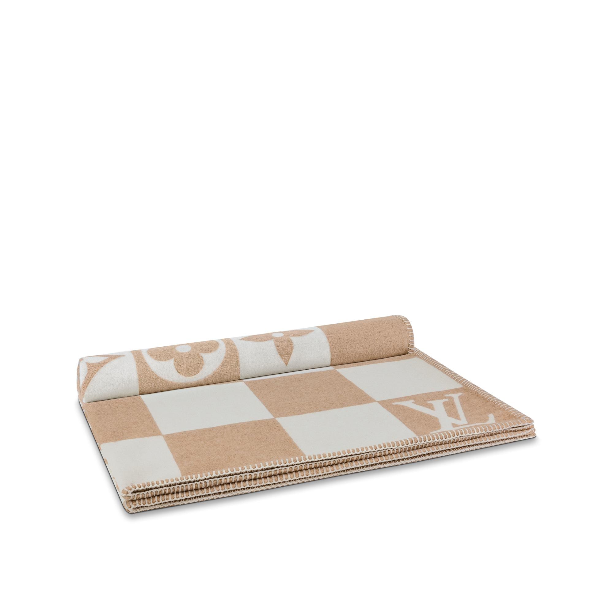 Louis Vuitton LV Checkmate Blanket – New – For Women M77861 Beige